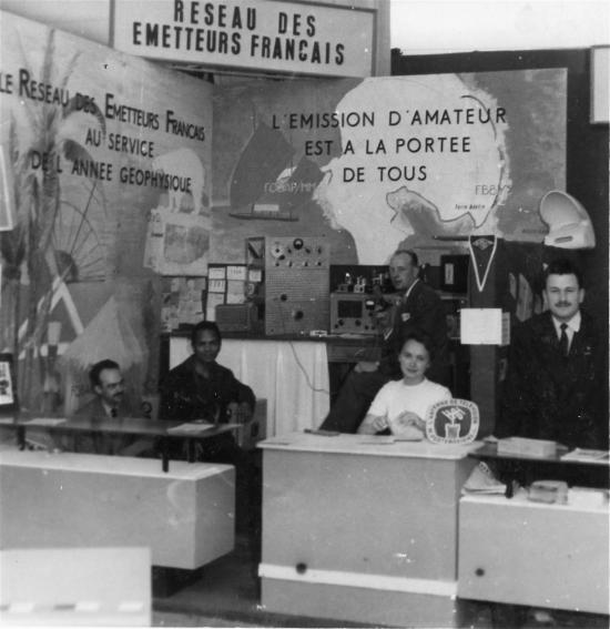 STAND DU REF FOIRE DE PARIS 1957